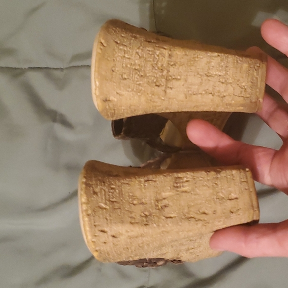 Callisto of California Wedges - Picture 7 of 13